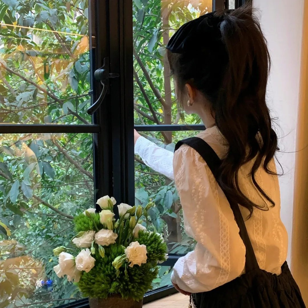 橱窗里的兔子先生